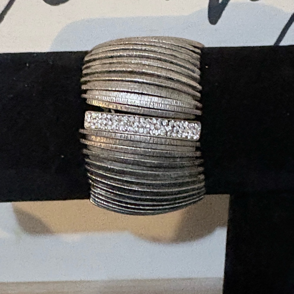 Elegant Silver Tone Vintage Women's Bracelet
